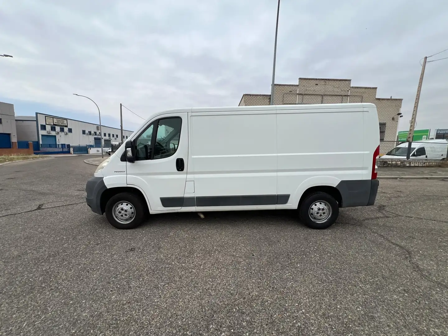 Peugeot Boxer Boxer Caja Cabina 2.2HDI 333 L2 120 Blanco - 2