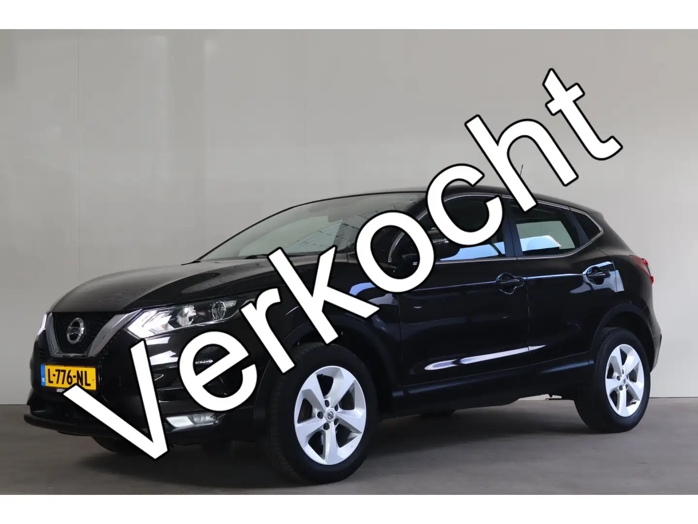 Nissan Qashqai 1.3 DIG-T Acces Edition NL-Auto!! Apple Car-play I Zwart - 1