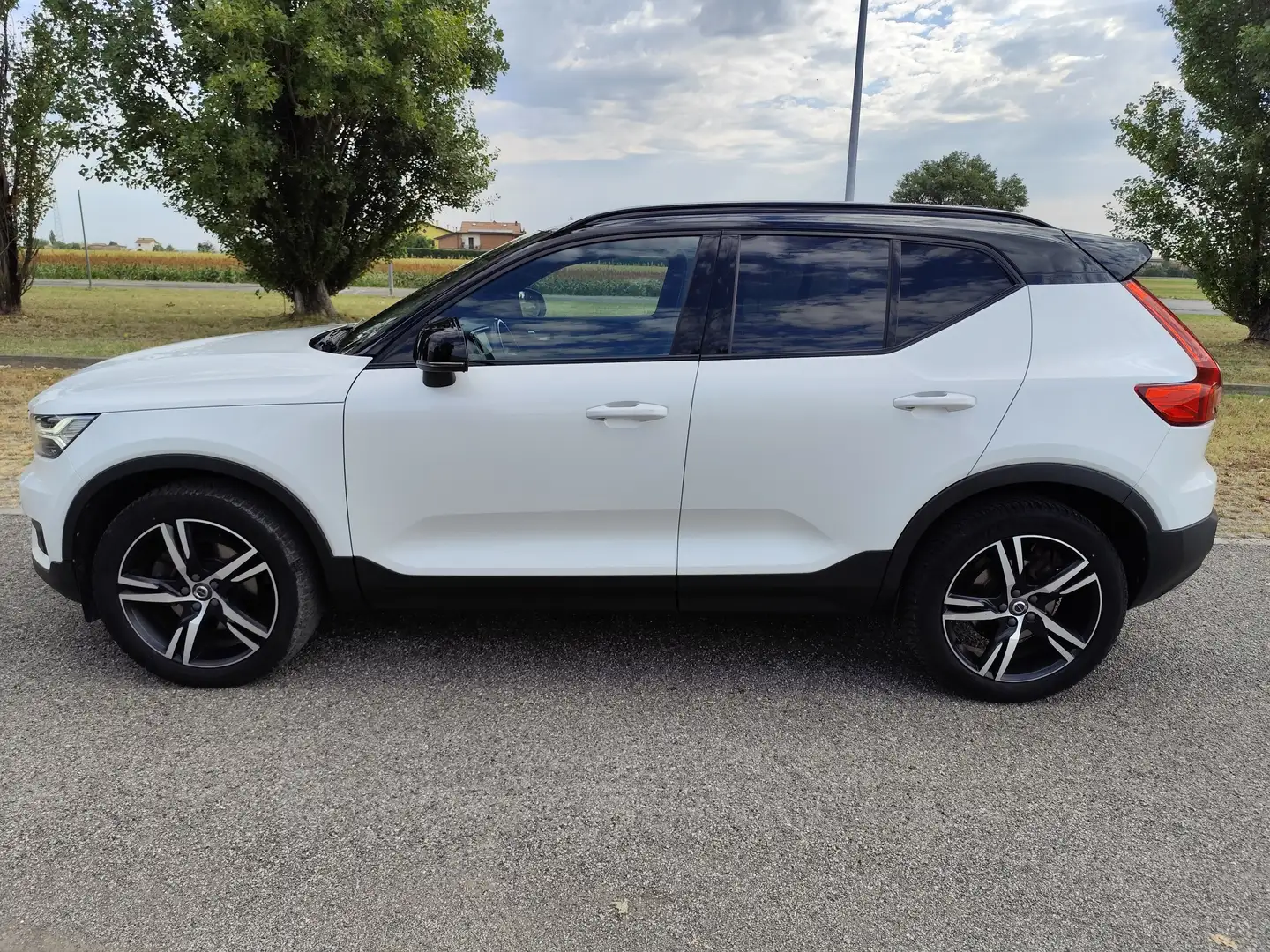 Volvo XC40 XC40 2.0 d4 R-design awd geartronic Blanco - 1