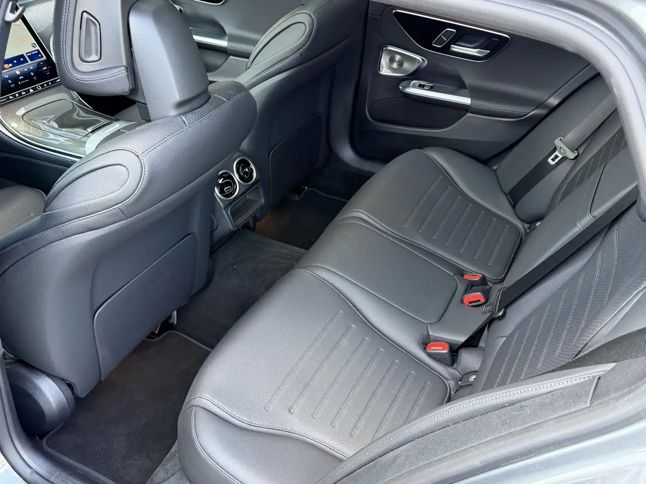 Mercedes-Benz C-Class 2026 — фото 12