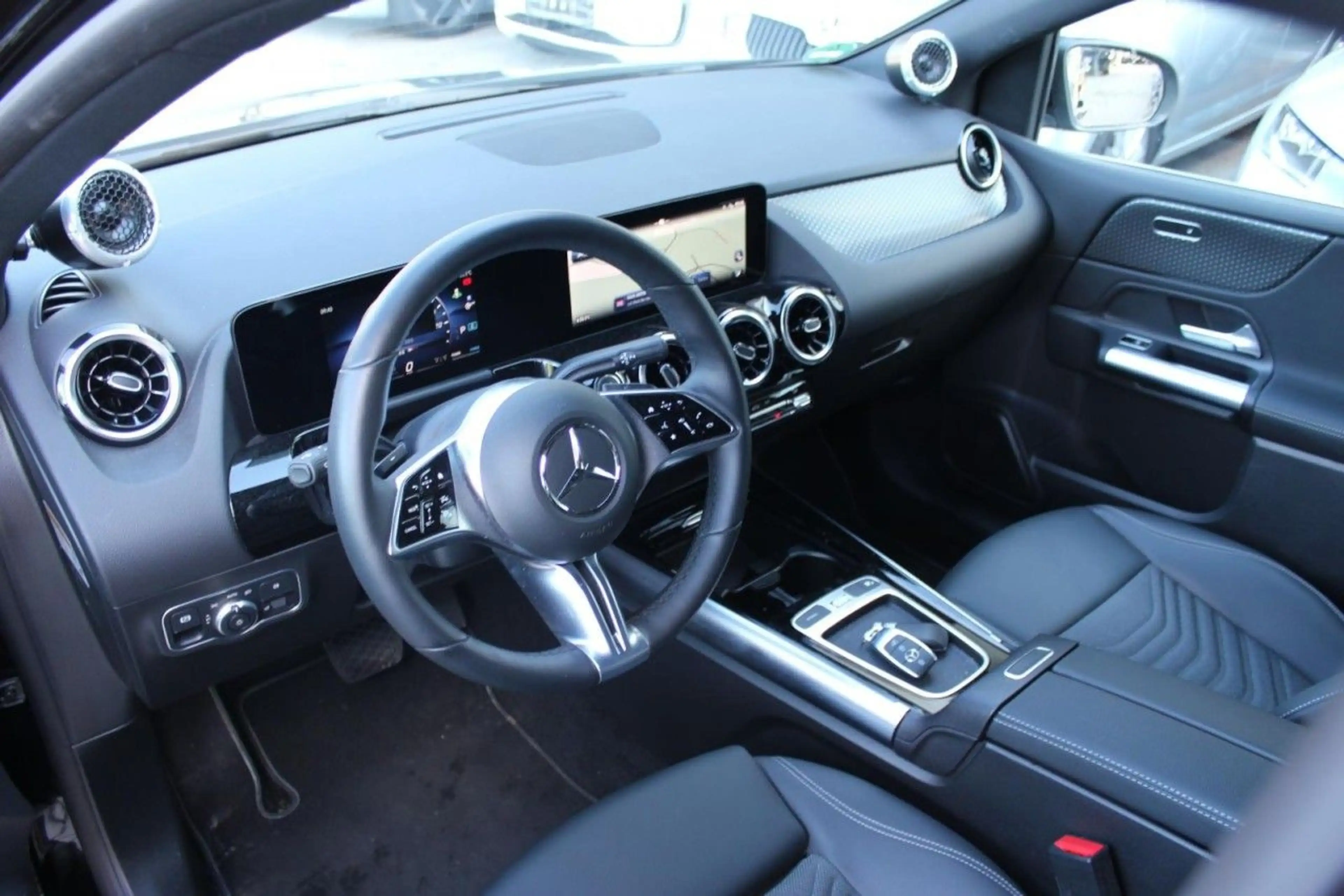 Mercedes-Benz B 220 4Matic Advanced Kamera 360 Navi SHZ LED Klima — photo 7