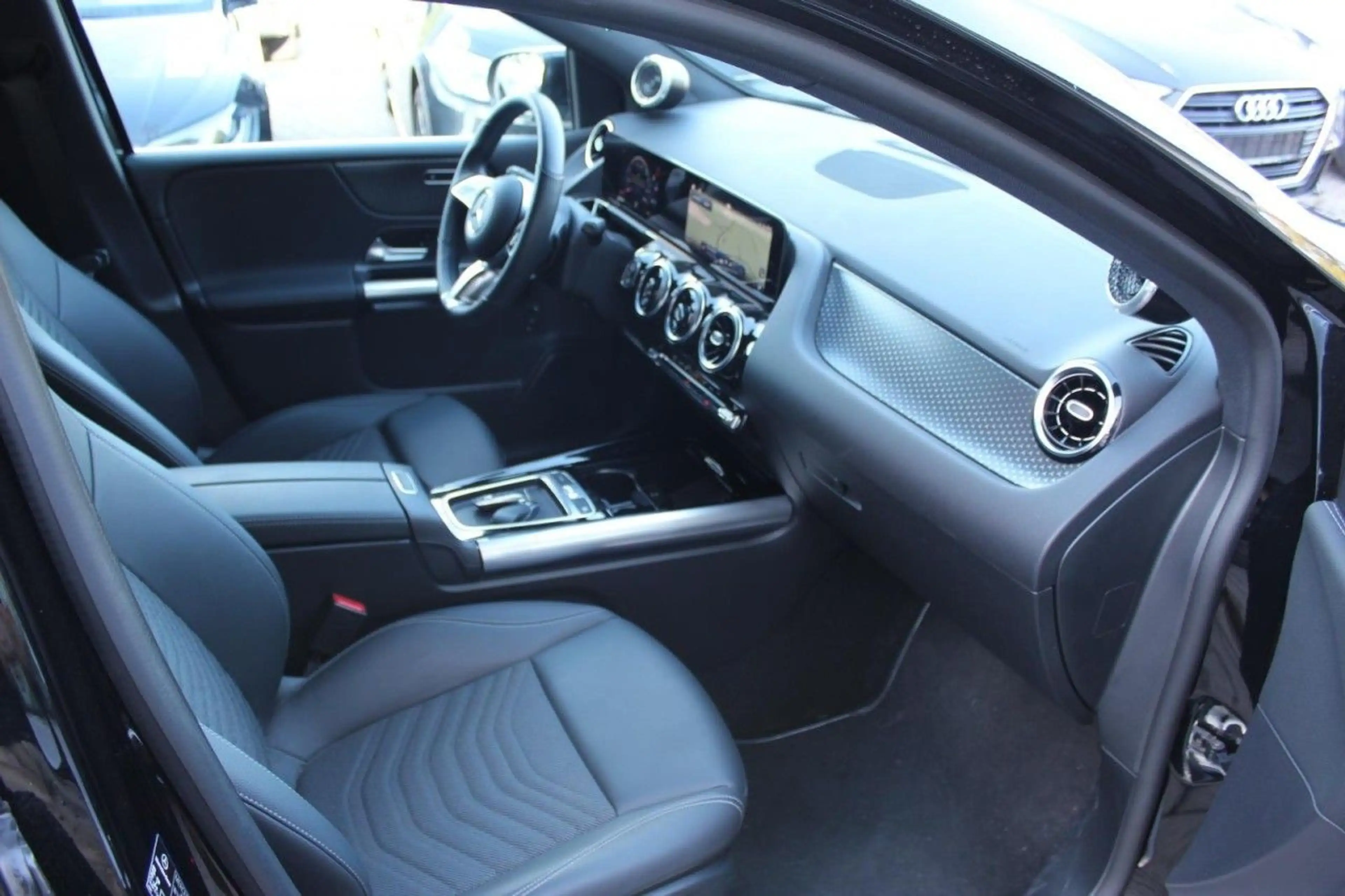 Mercedes-Benz B 220 4Matic Advanced Kamera 360 Navi SHZ LED Klima — photo 9