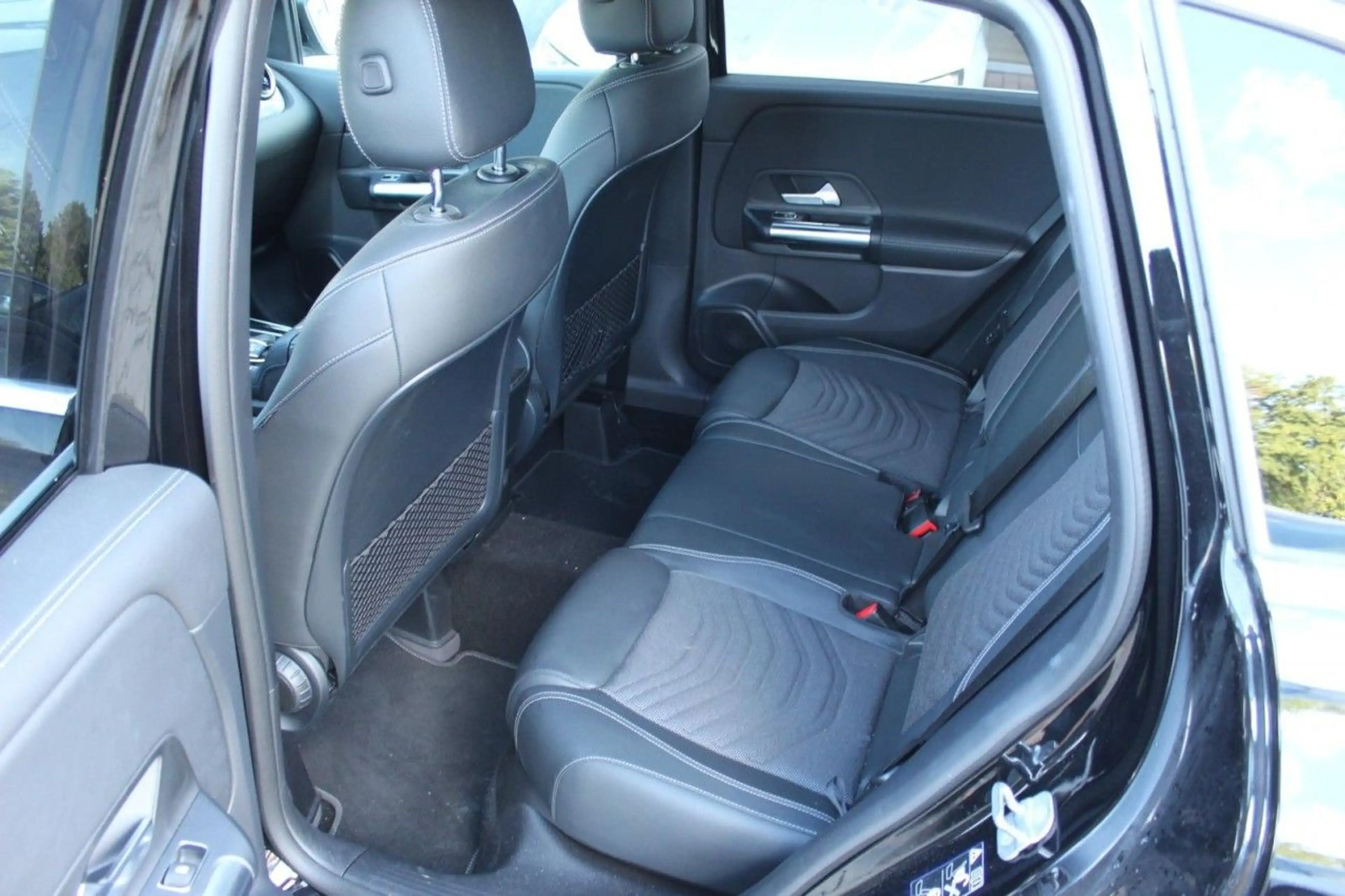 Mercedes-Benz B 220 4Matic Advanced Kamera 360 Navi SHZ LED Klima — photo 13
