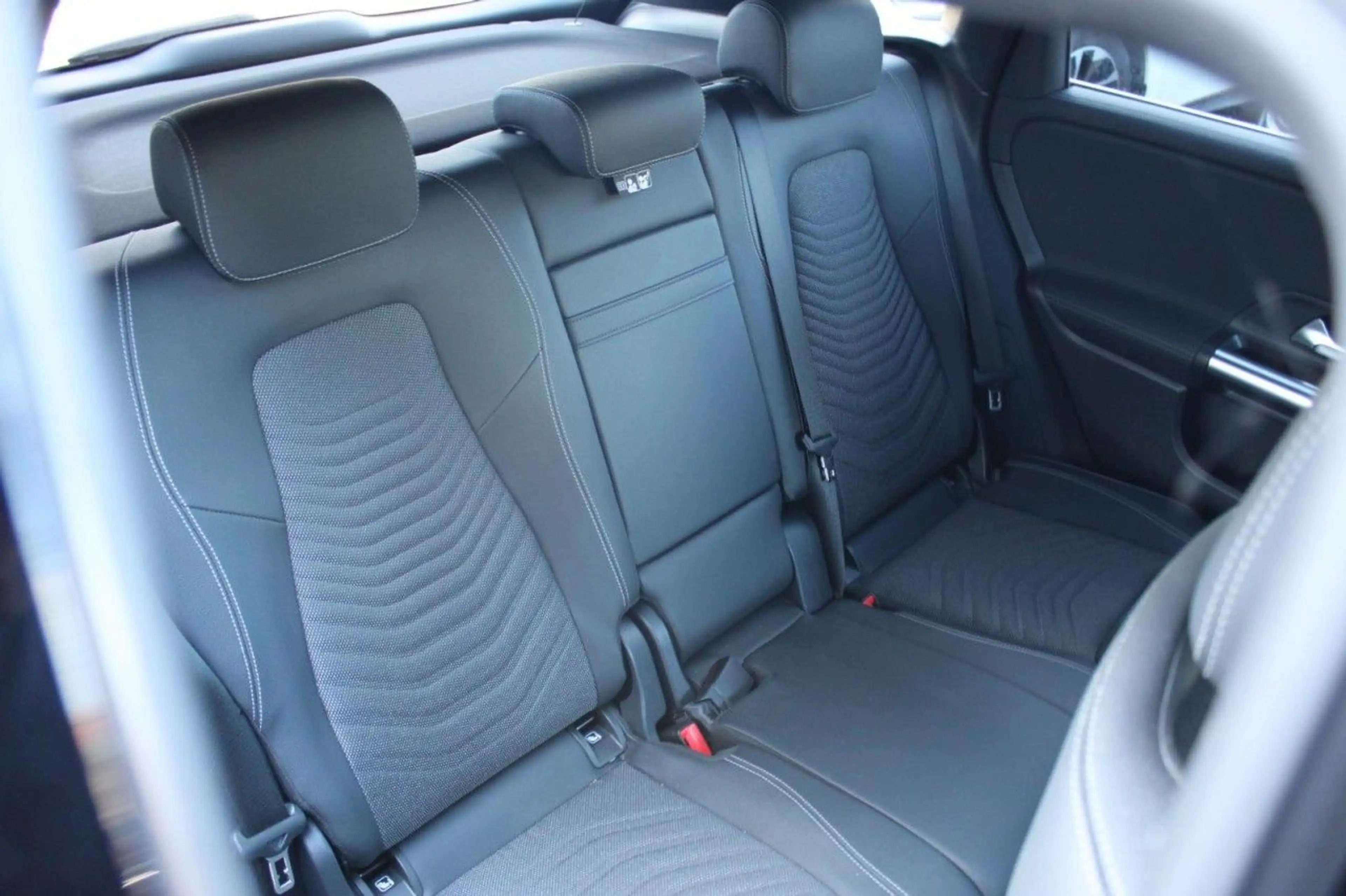 Mercedes-Benz B 220 4Matic Advanced Kamera 360 Navi SHZ LED Klima — photo 12