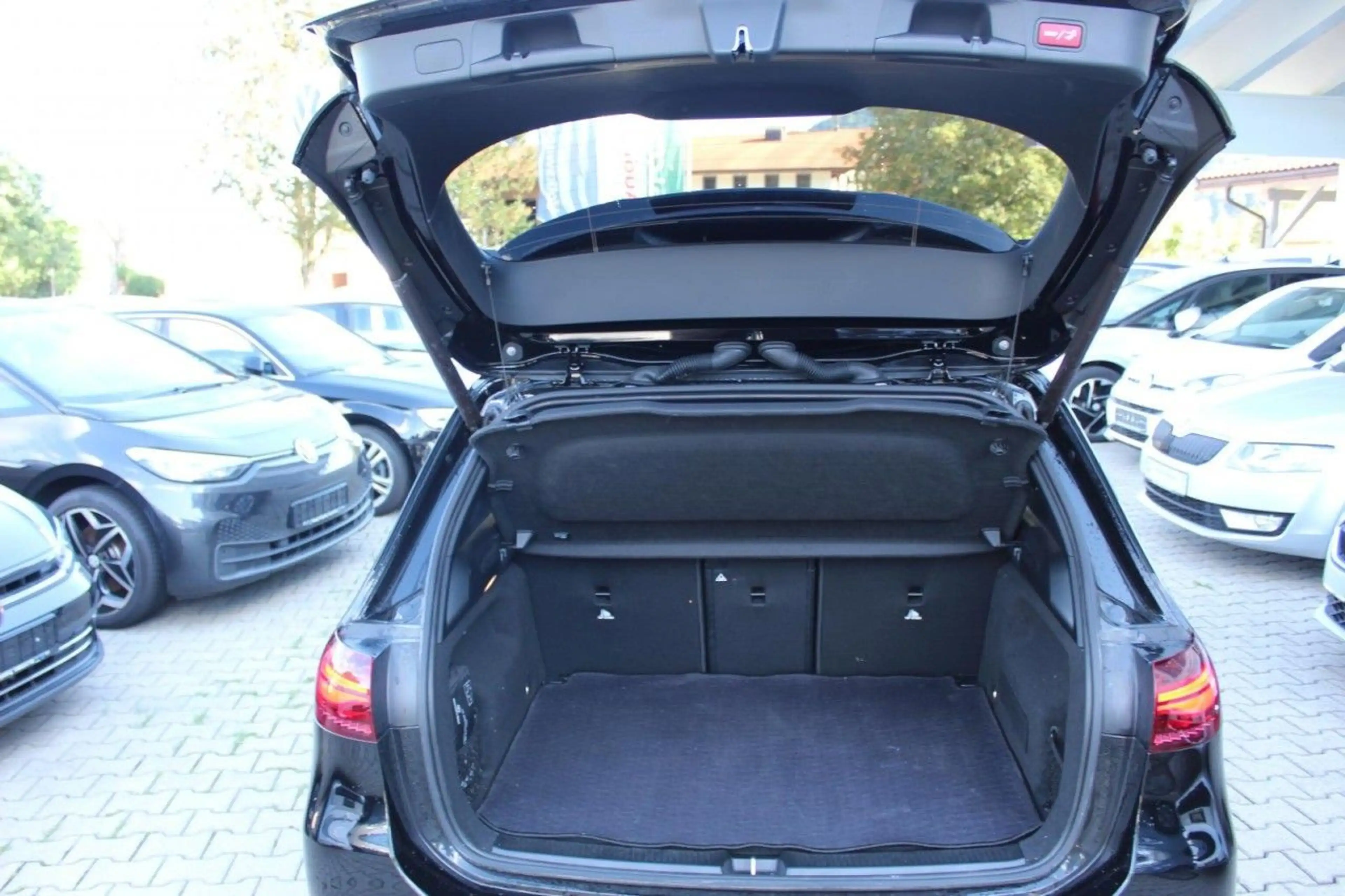 Mercedes-Benz B 220 4Matic Advanced Kamera 360 Navi SHZ LED Klima — photo 6