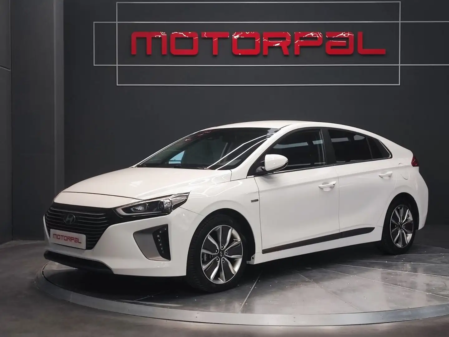 Hyundai IONIQ 1.6 GDI HEV Tecno DCT Blanco - 1