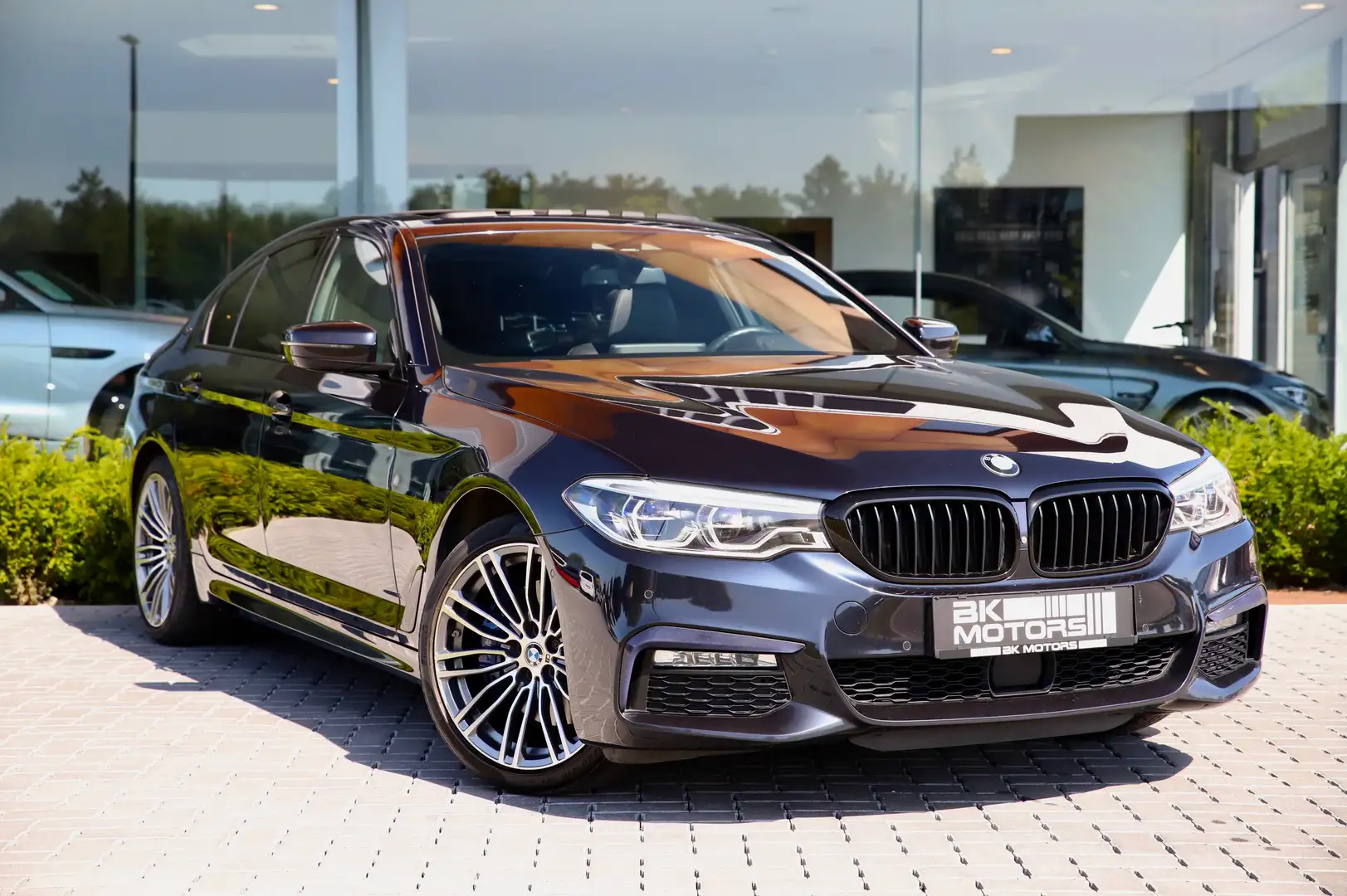 BMW 530 e iPerformance M-PACK /PANO/H&K/HUD/360/ADAPTIVE.. Zwart - 1