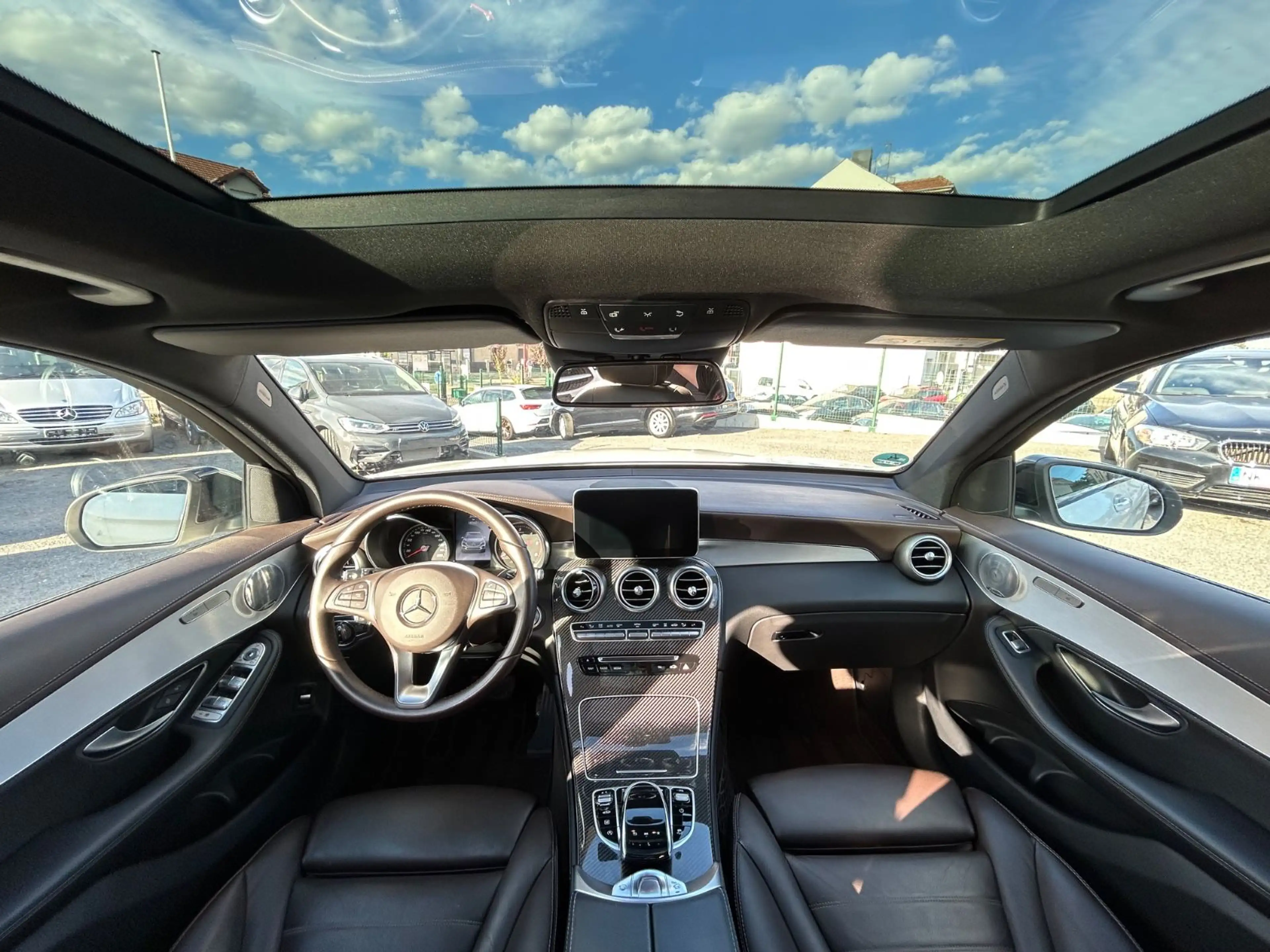 Mercedes-Benz GLC 250 AMG 4MATIC HUD + PANO + AHK + STANDHZ — photo 12