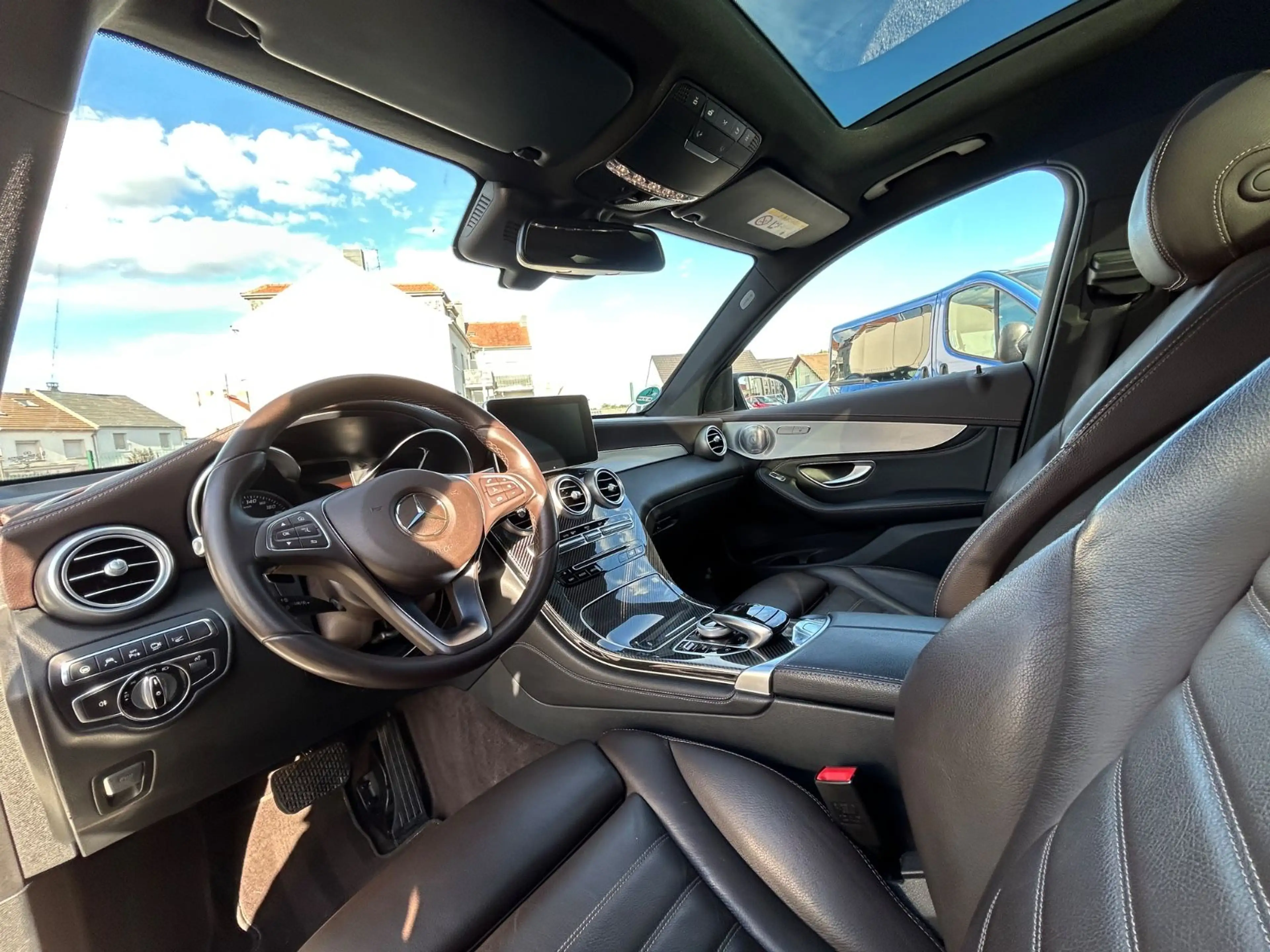 Mercedes-Benz GLC 250 AMG 4MATIC HUD + PANO + AHK + STANDHZ — photo 9