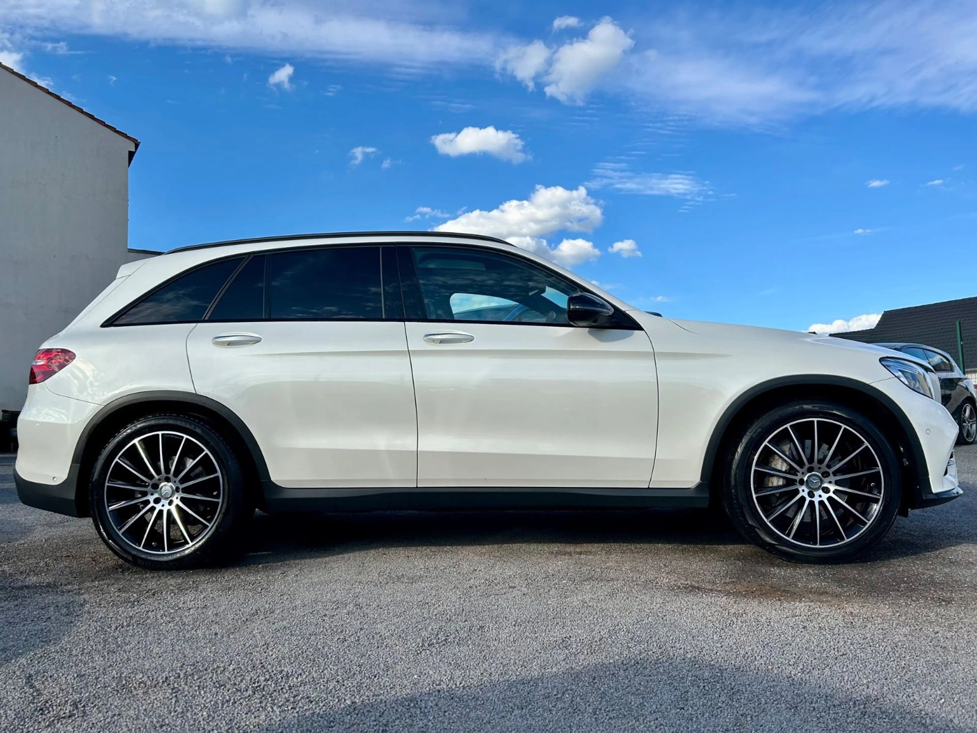 Mercedes-Benz GLC 250 AMG 4MATIC HUD + PANO + AHK + STANDHZ — photo 4
