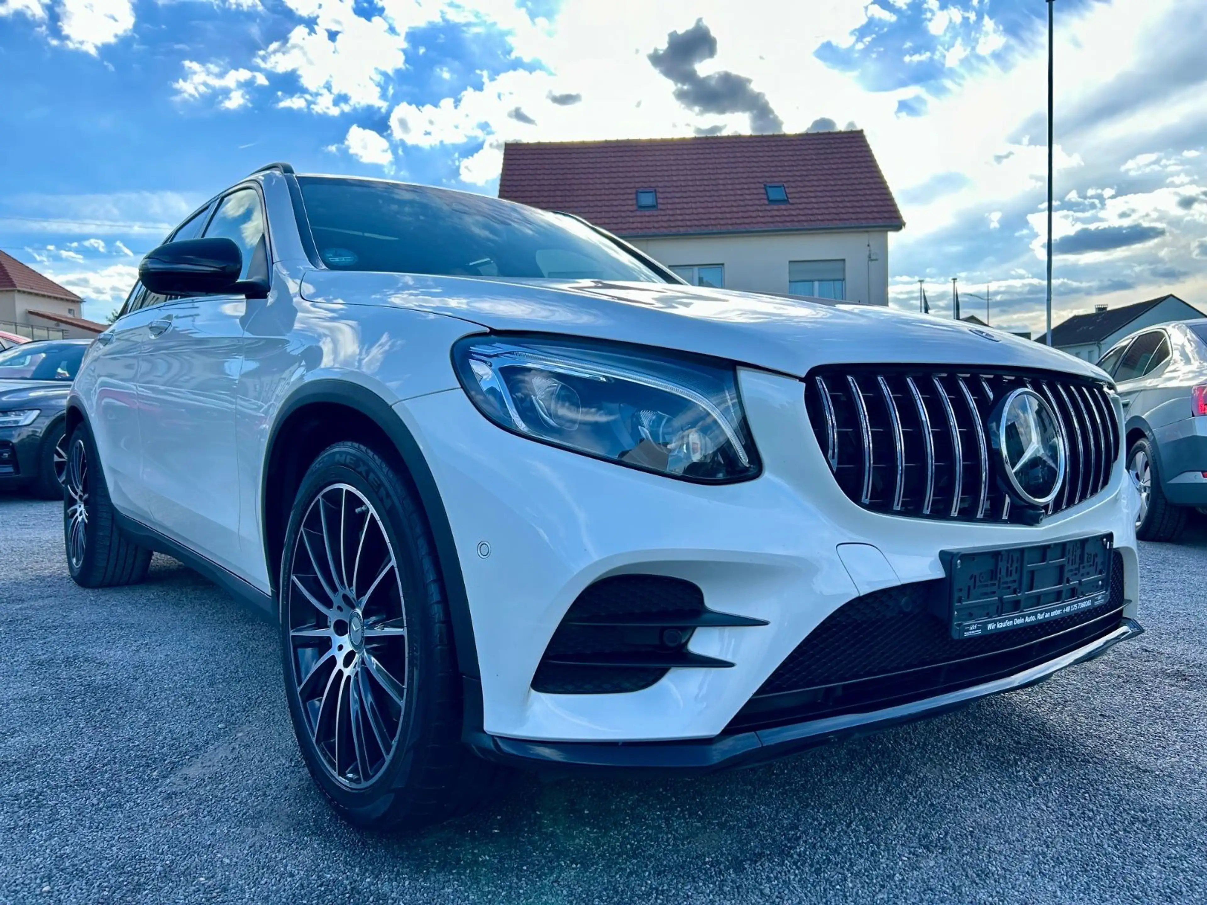 Mercedes-Benz GLC 250 AMG 4MATIC HUD + PANO + AHK + STANDHZ — photo 3