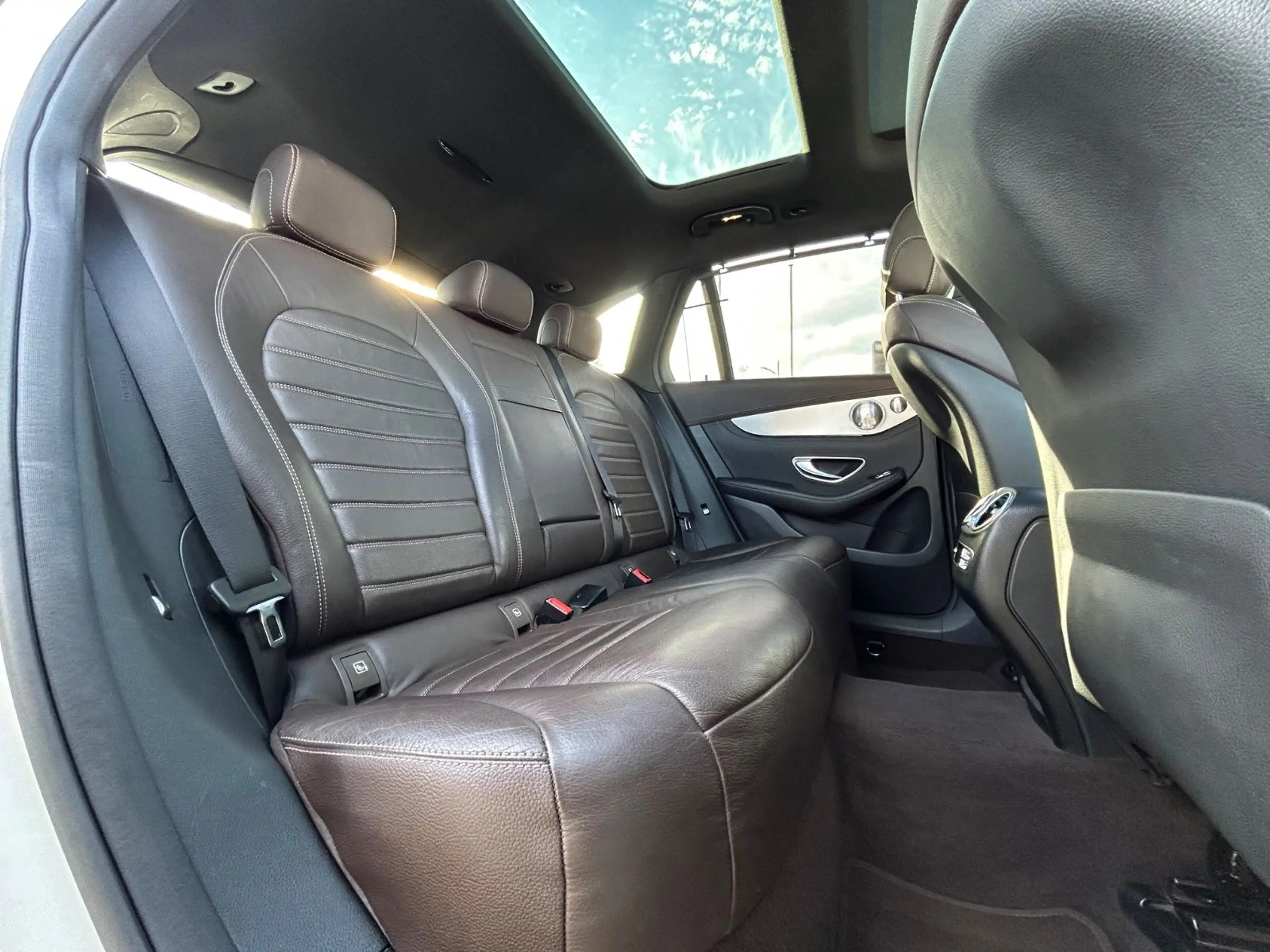 Mercedes-Benz GLC 250 AMG 4MATIC HUD + PANO + AHK + STANDHZ — photo 13