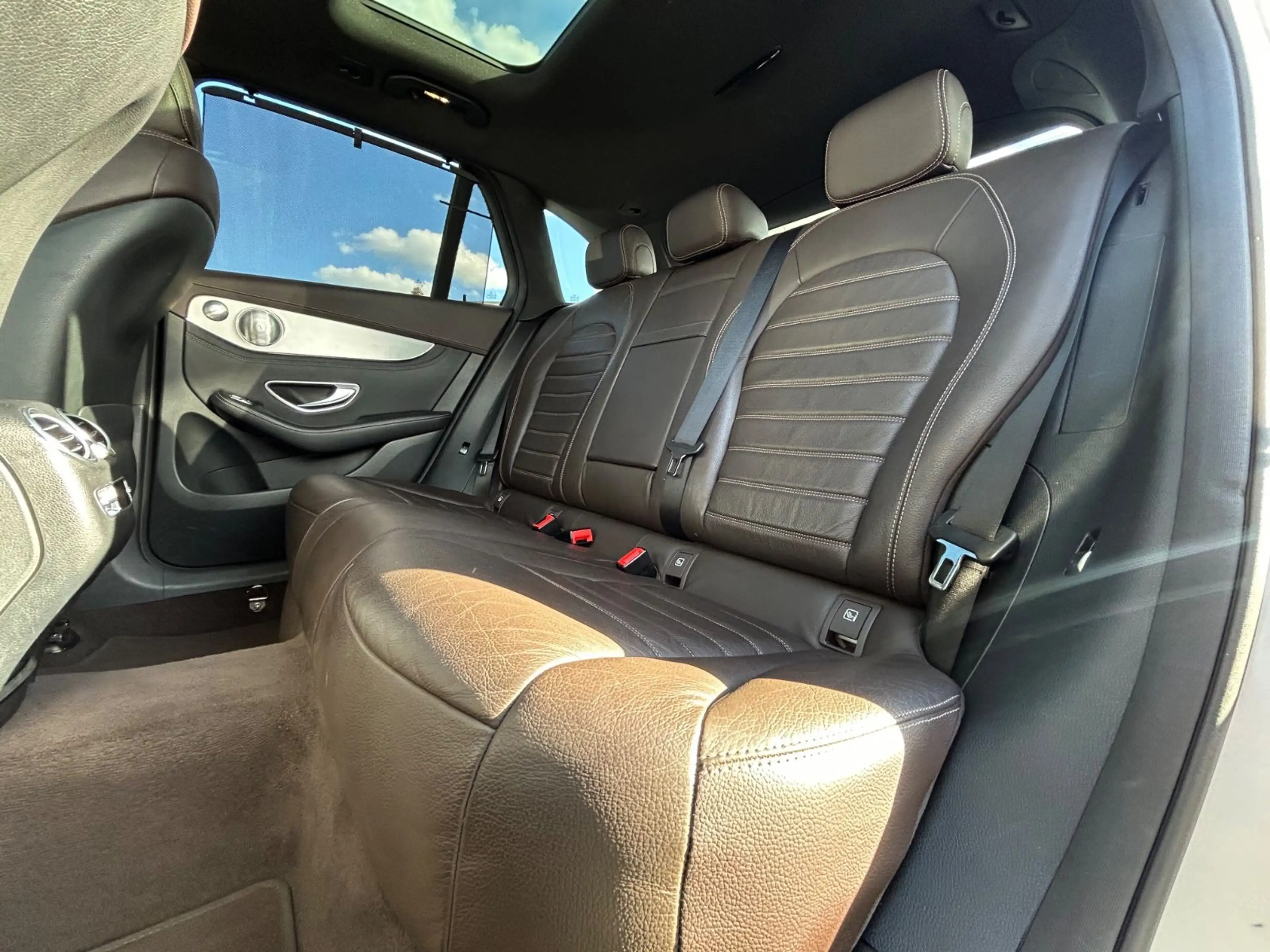 Mercedes-Benz GLC 250 AMG 4MATIC HUD + PANO + AHK + STANDHZ — photo 11