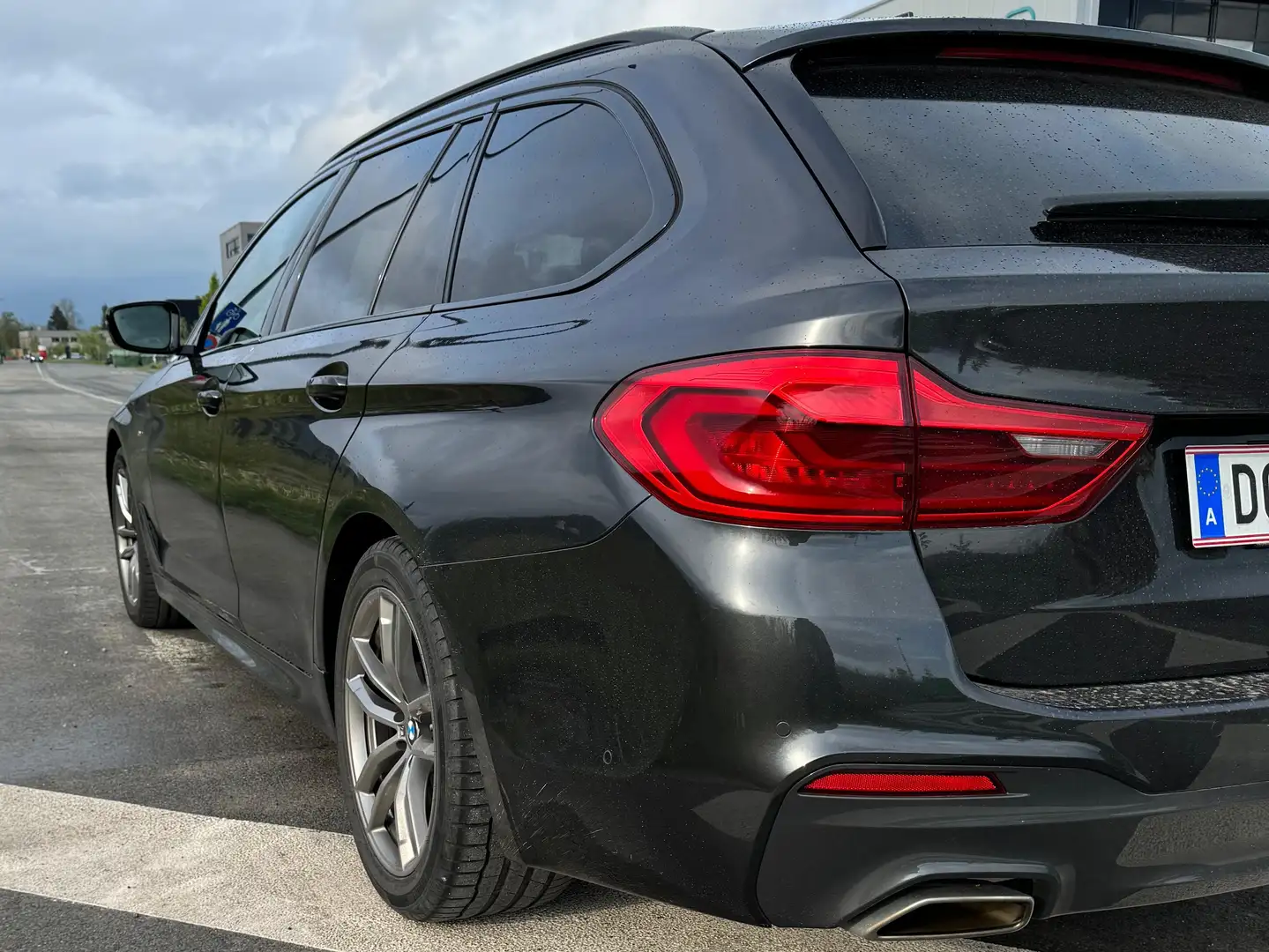 BMW 530 530i Touring xDrive Aut. M Paket Schwarz - 2