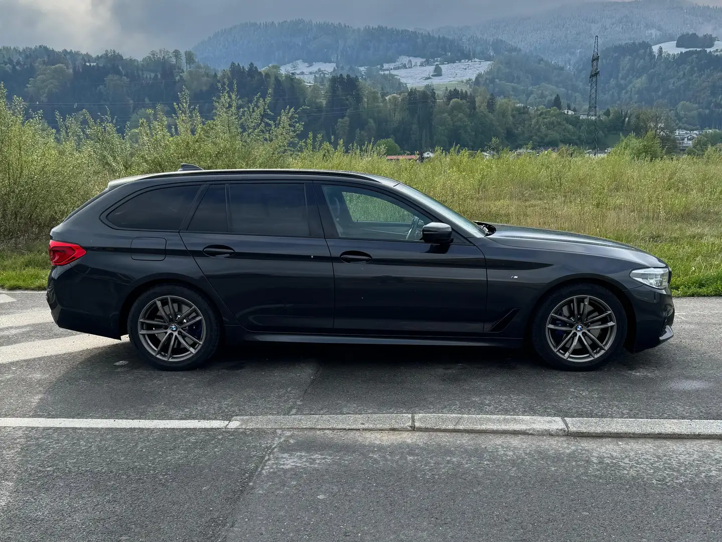 BMW 530 530i Touring xDrive Aut. M Paket Schwarz - 1