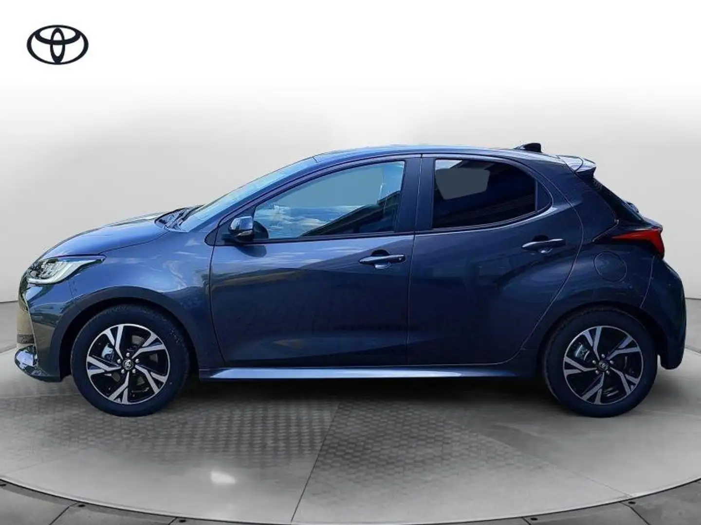 Toyota Yaris 4ª serie 1.5 Hybrid 5 porte Trend Grigio - 2