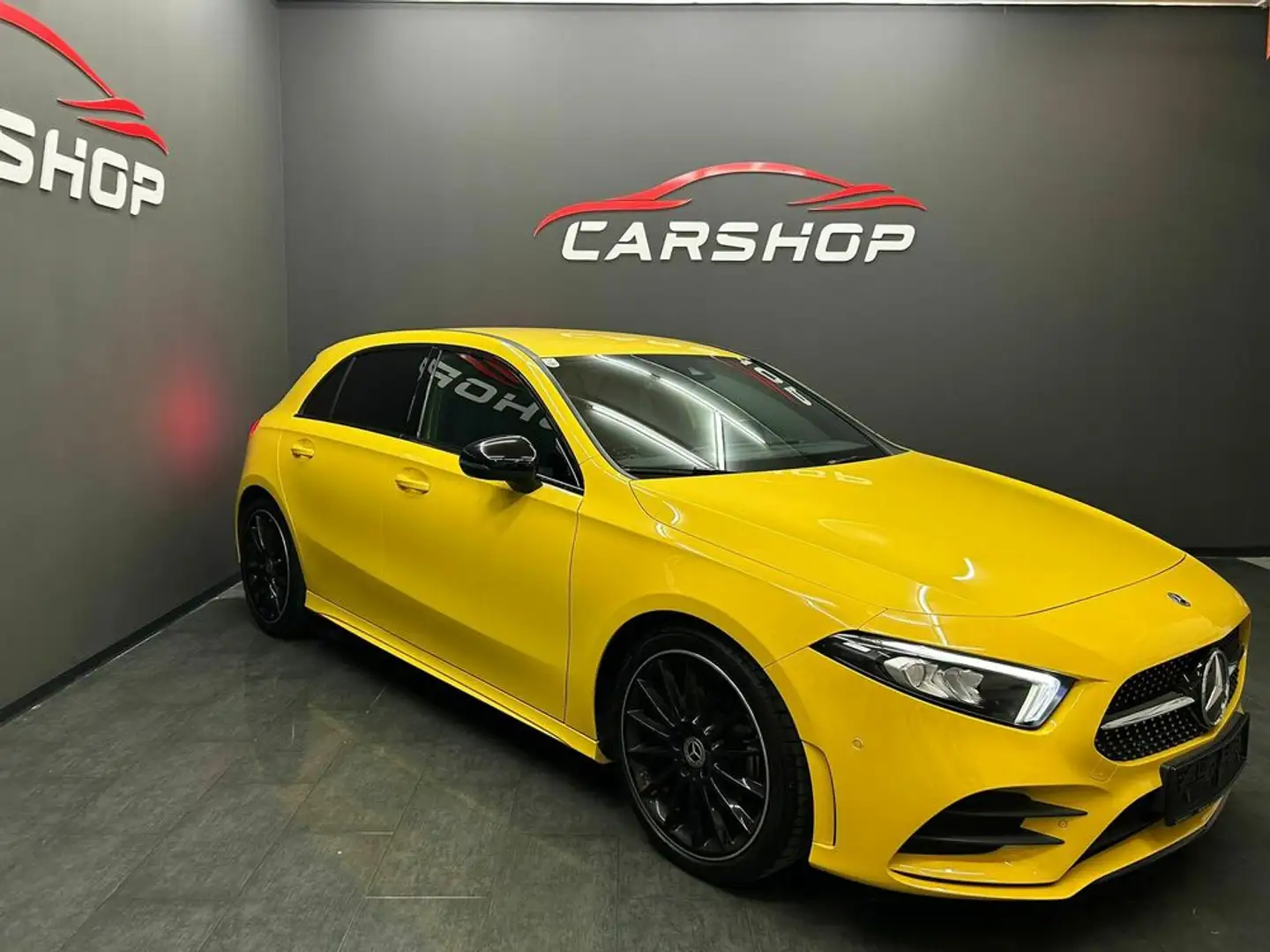 Mercedes-Benz A 180 AMG-Line Jaune - 2