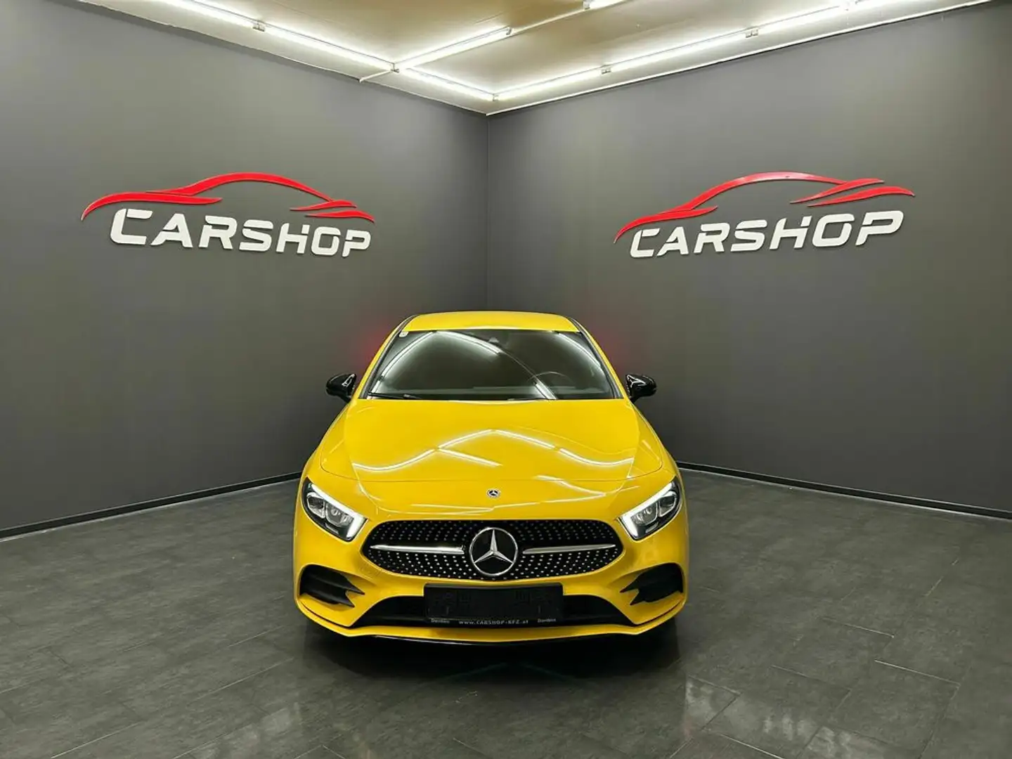 Mercedes-Benz A 180 AMG-Line Jaune - 1