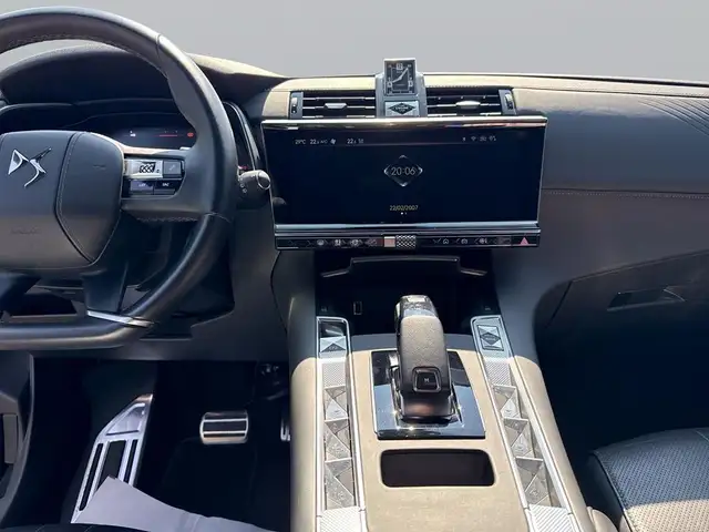 DS Automobiles DS 7 view 11