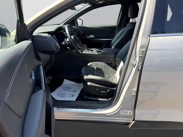 DS Automobiles DS 7 view 12