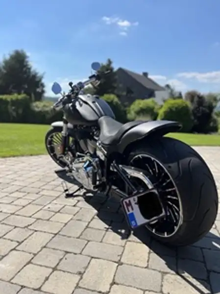 Harley-Davidson Breakout - foto 3