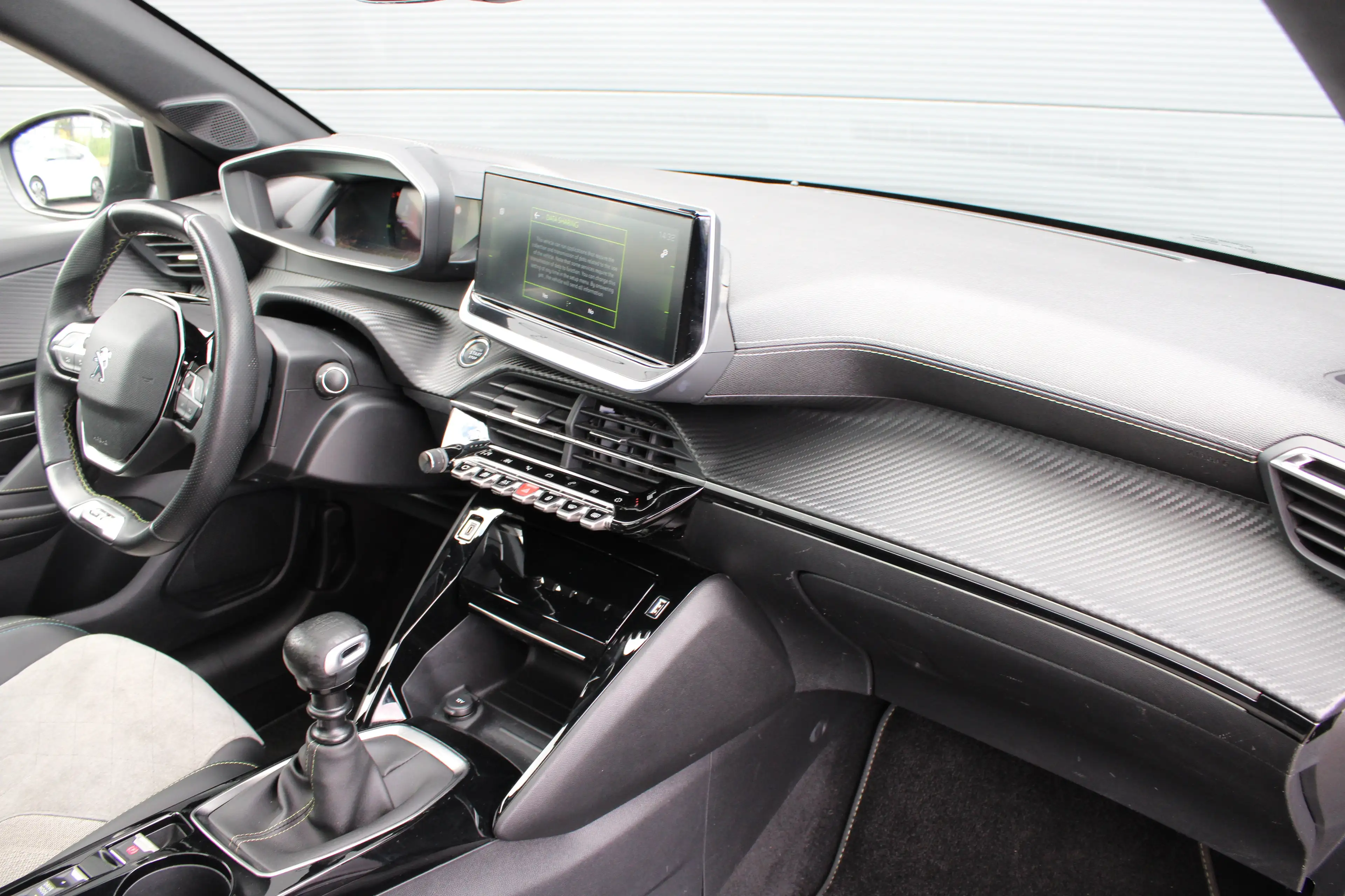 Peugeot 208 1.2 PureTech GT Pack | Navigatie | Camera | Panora — photo 3
