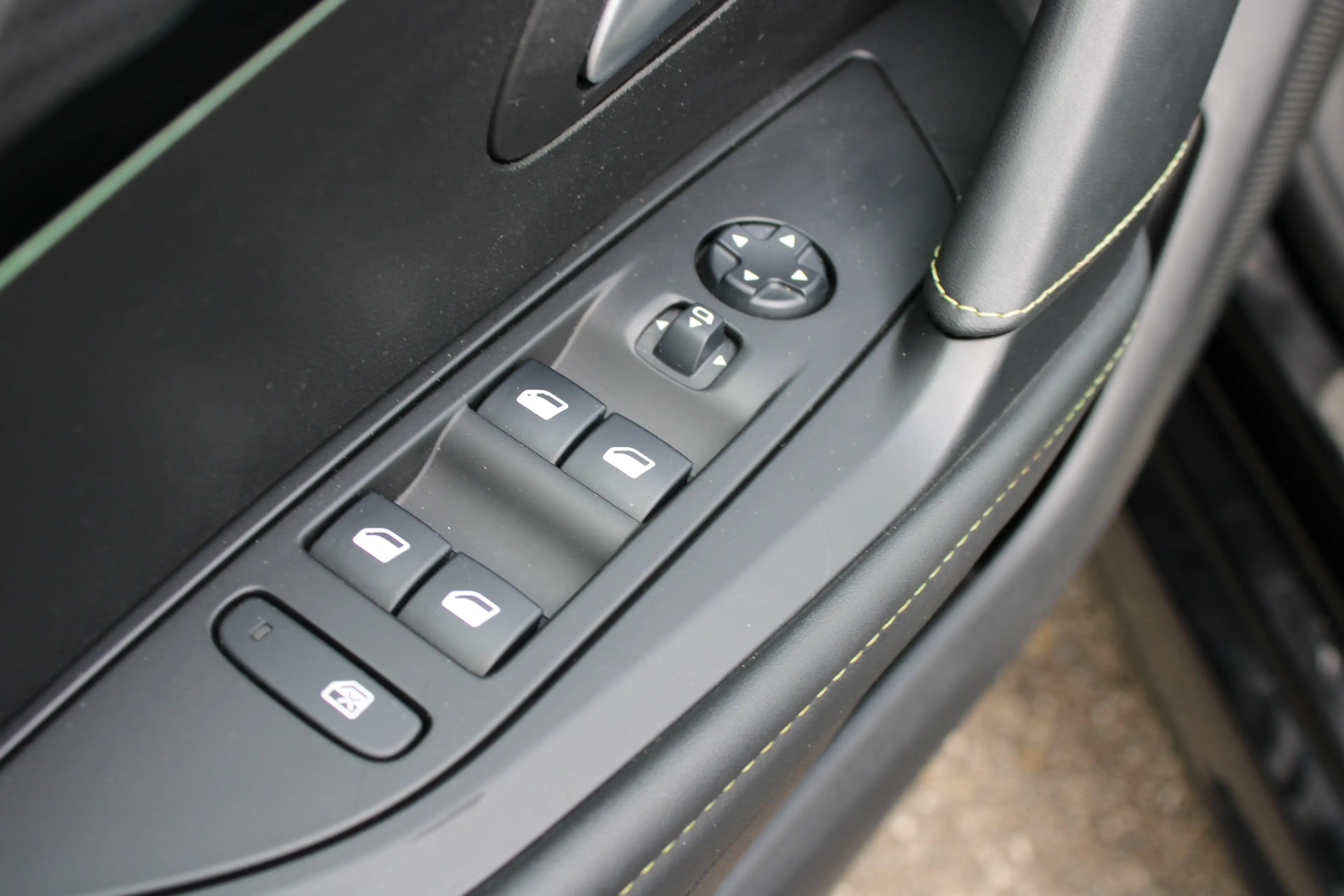 Peugeot 208 1.2 PureTech GT Pack | Navigatie | Camera | Panora — photo 18