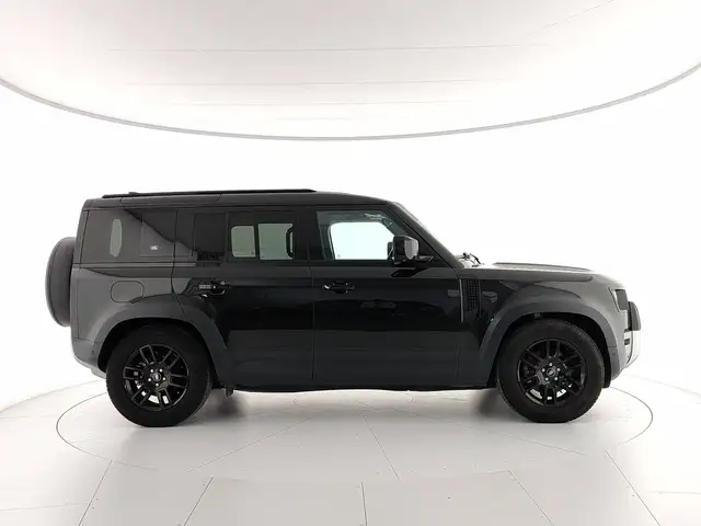 Land Rover Defender view 6