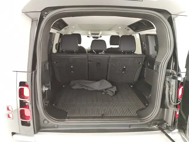 Land Rover Defender view 10