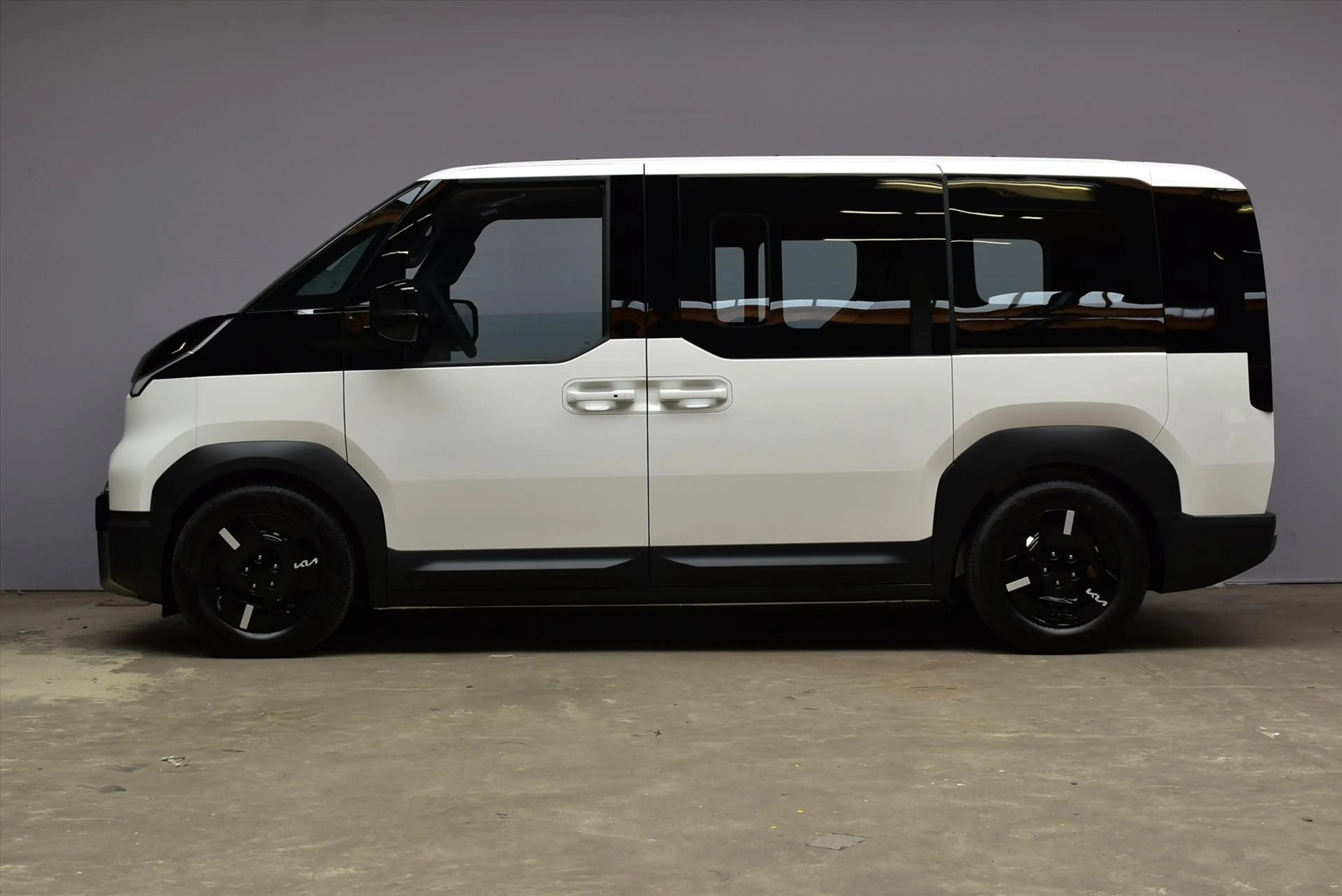 Kia PV5 Passenger 71,2 kWh Plus NIEUW — photo 2