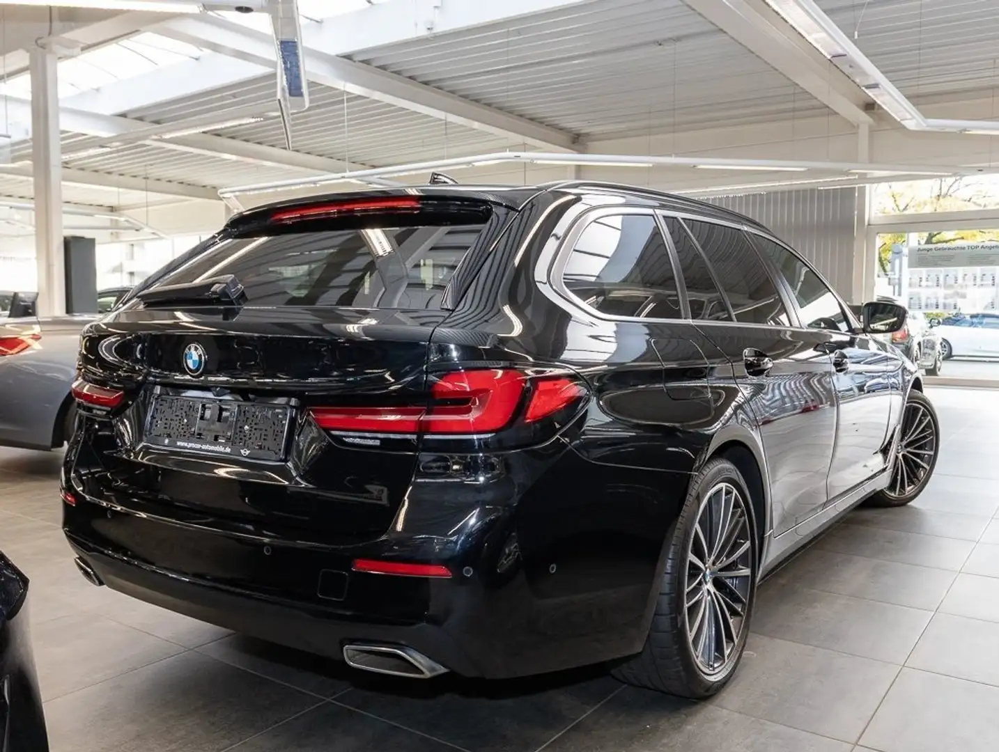 BMW 520 d A Head-Up DAB LED WLAN Pano.Dach RFK Shz Negro - 2