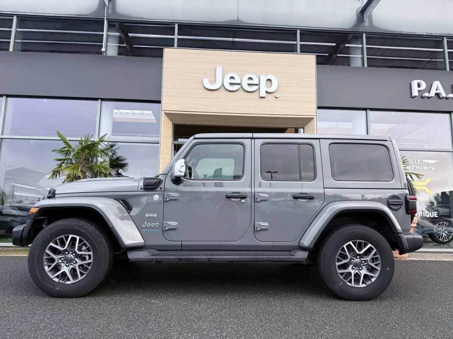 Jeep Wrangler WRANGLER UNLIMITED 4XE 2.0 L T 380 CH PHEV 4X4 BVA8 SAHARA 272 - 2
