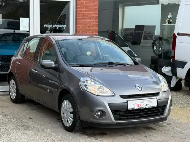 Renault Clio view 8
