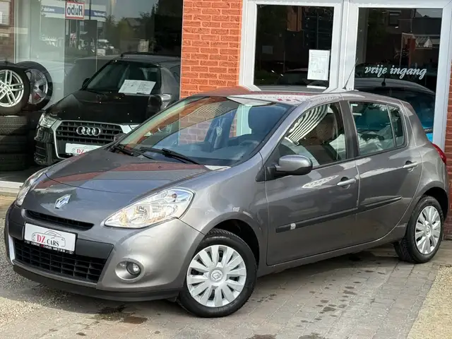Renault Clio view 2