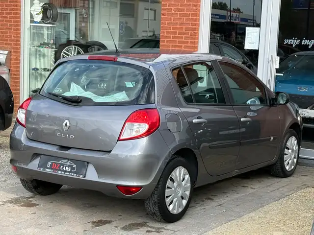 Renault Clio view 11