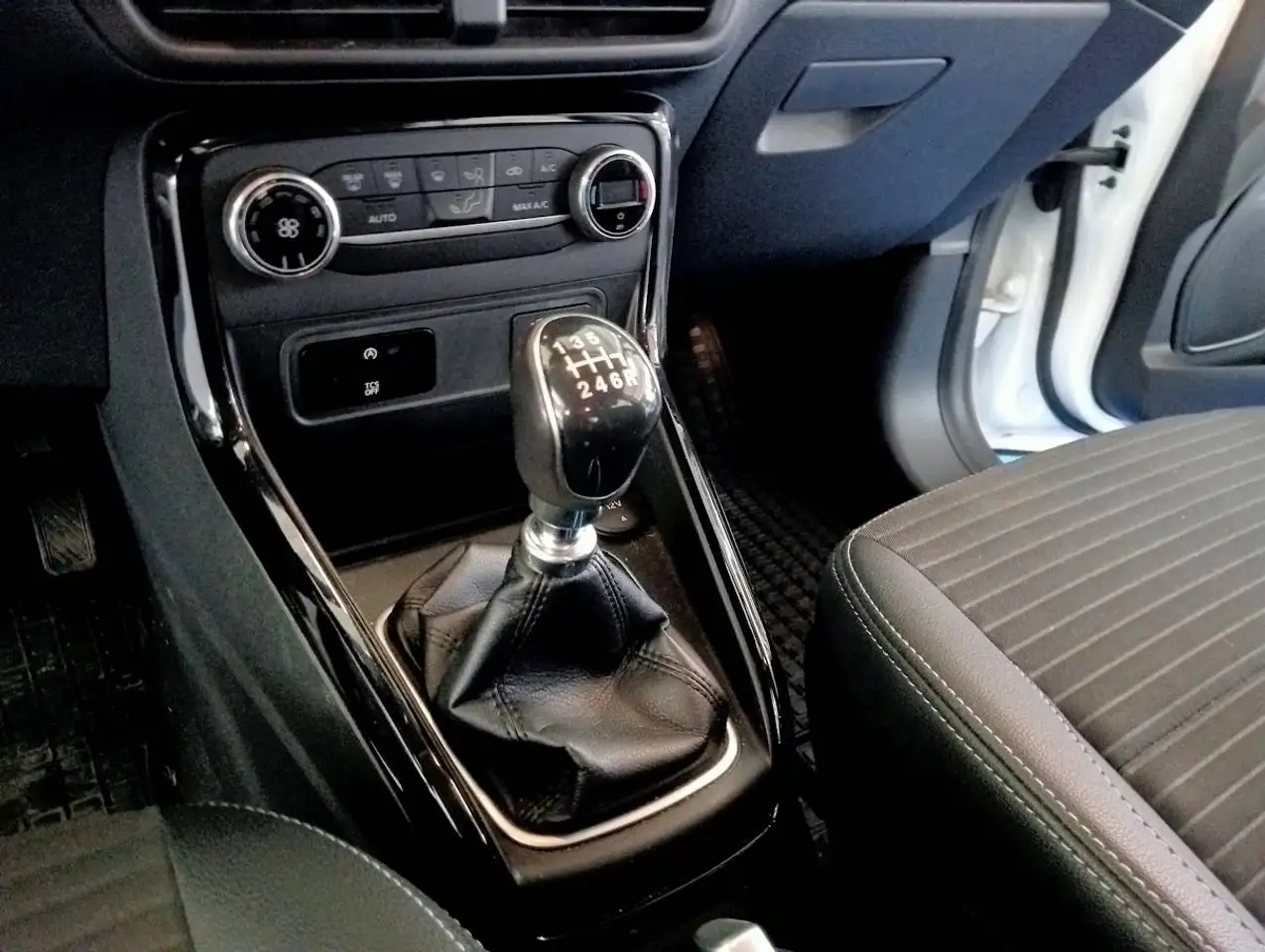 Ford EcoSport 1.0 EcoBoost TITANIUAM UNIPROPR *32000KM*, миниатюра 24