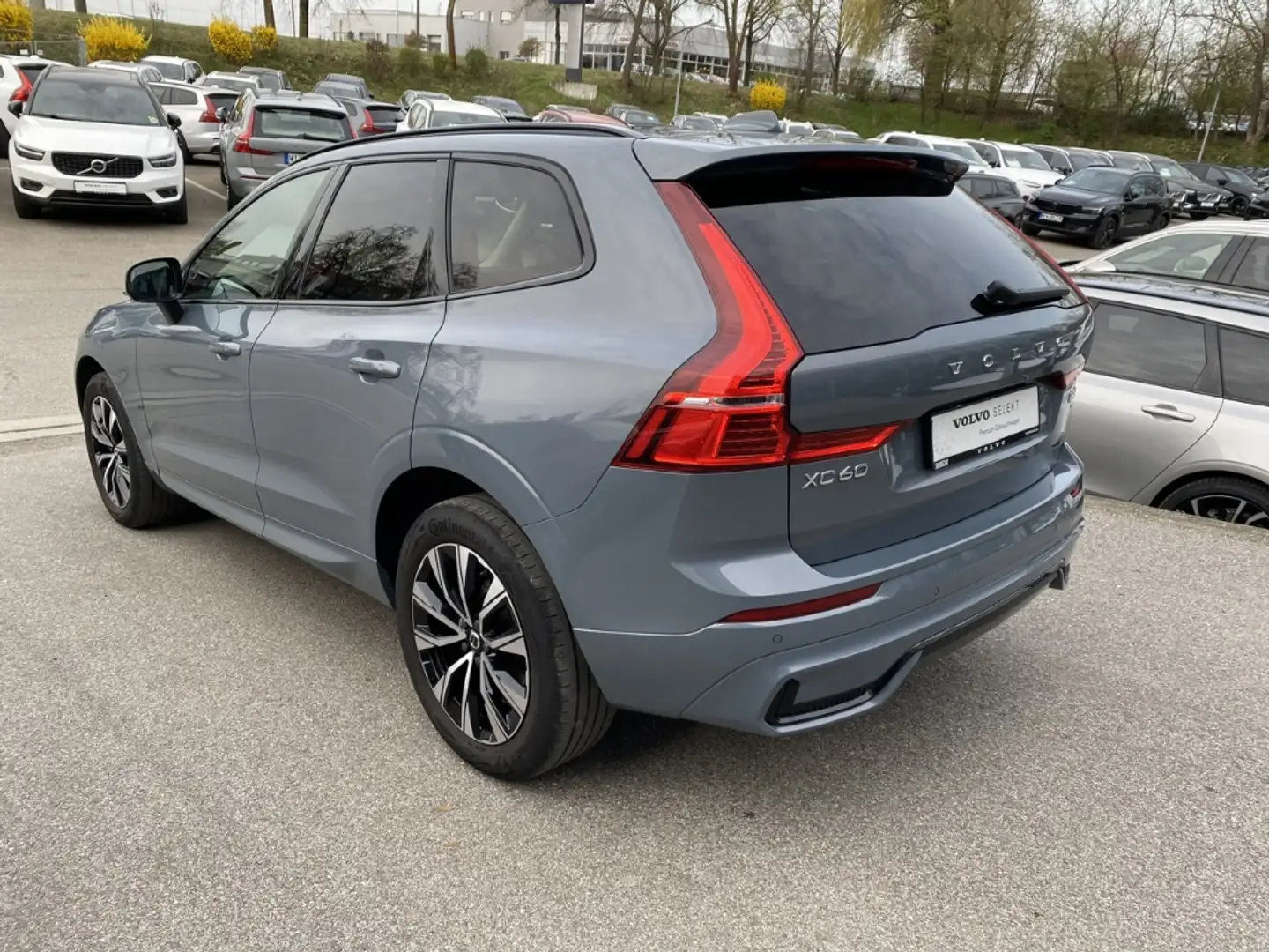 Volvo XC60 Plus Dark AWD B4 Diesel EU6d AHK digitales Cockpit Grau - 2