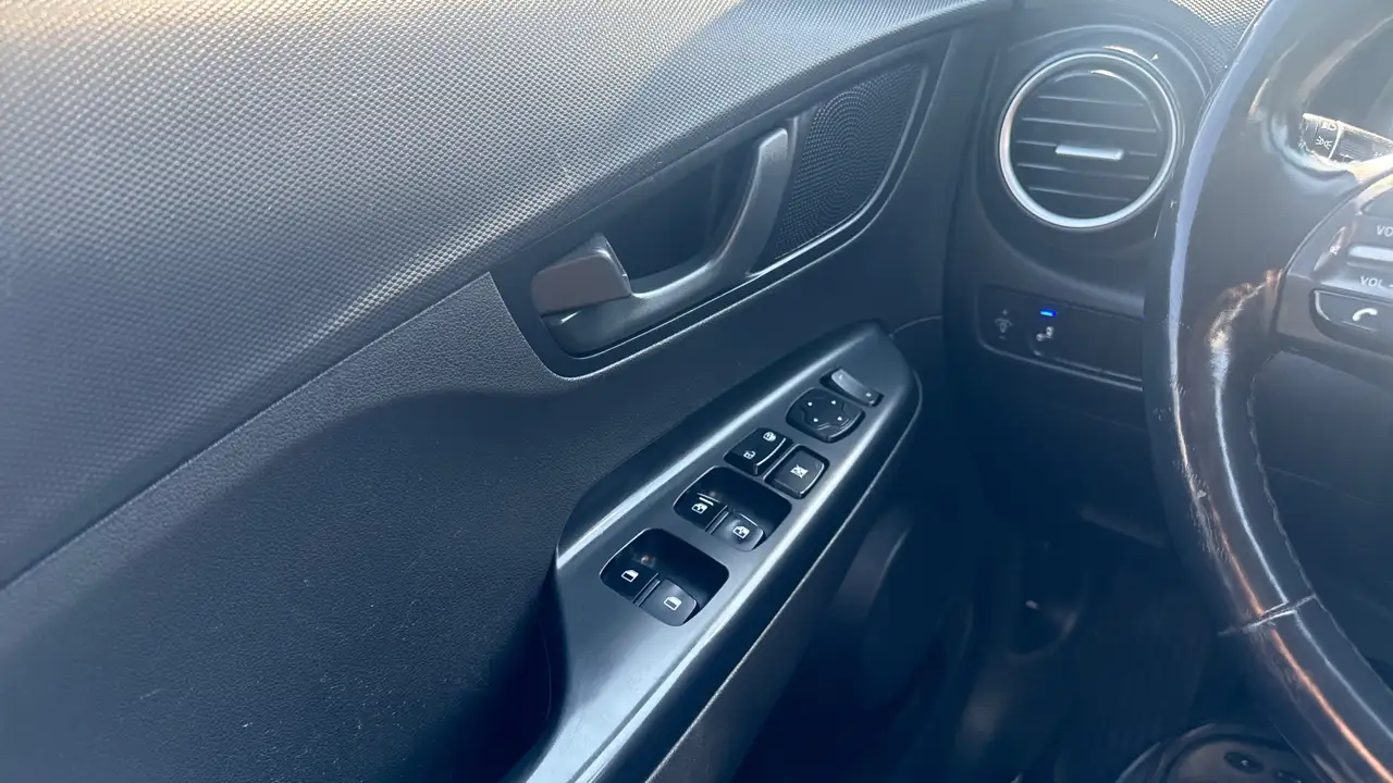 Hyundai KONA снимка Hyundai KONA