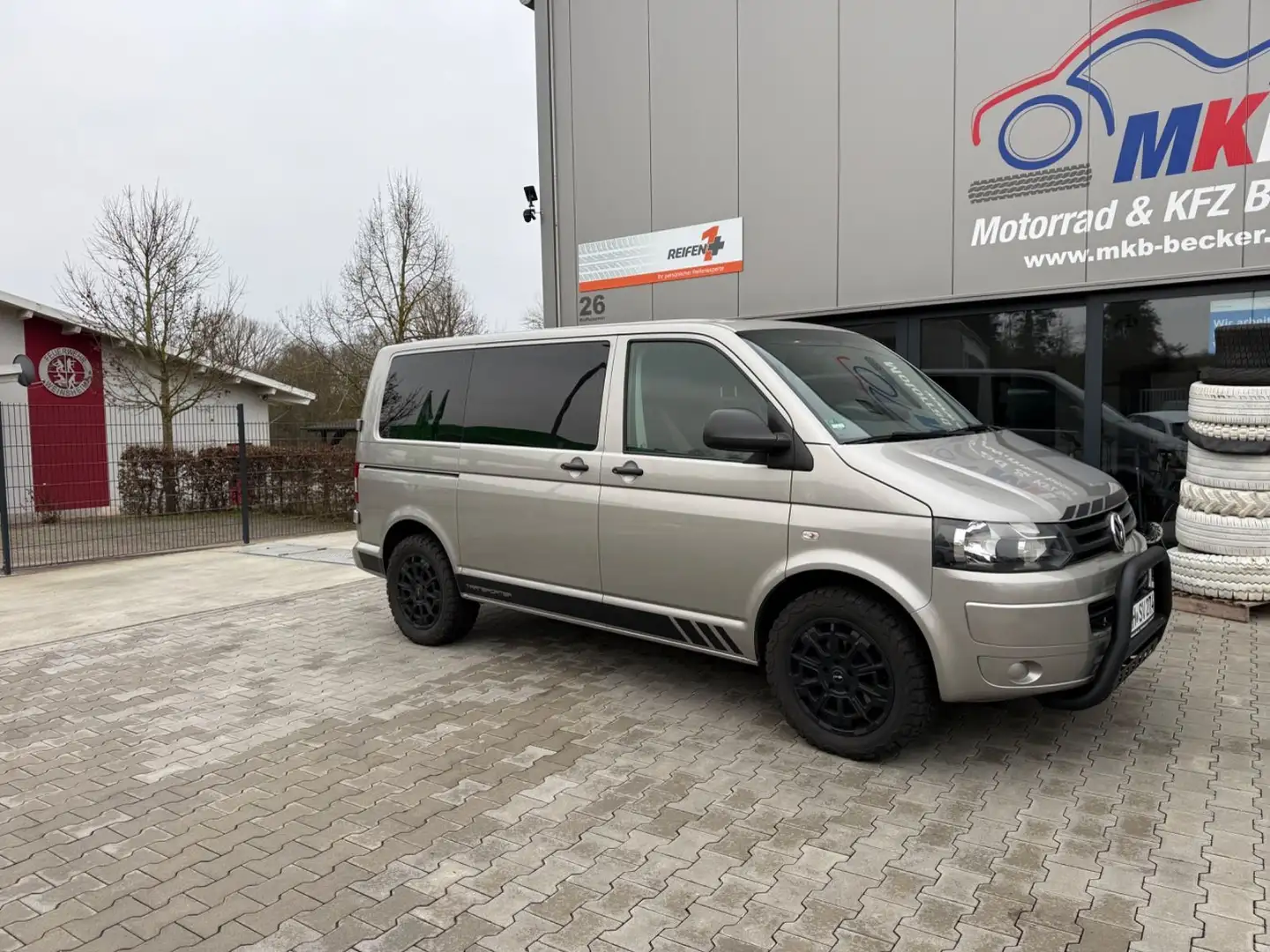 Volkswagen T5 Transporter Kombi 8Sitze 1.Hand Beige - 1
