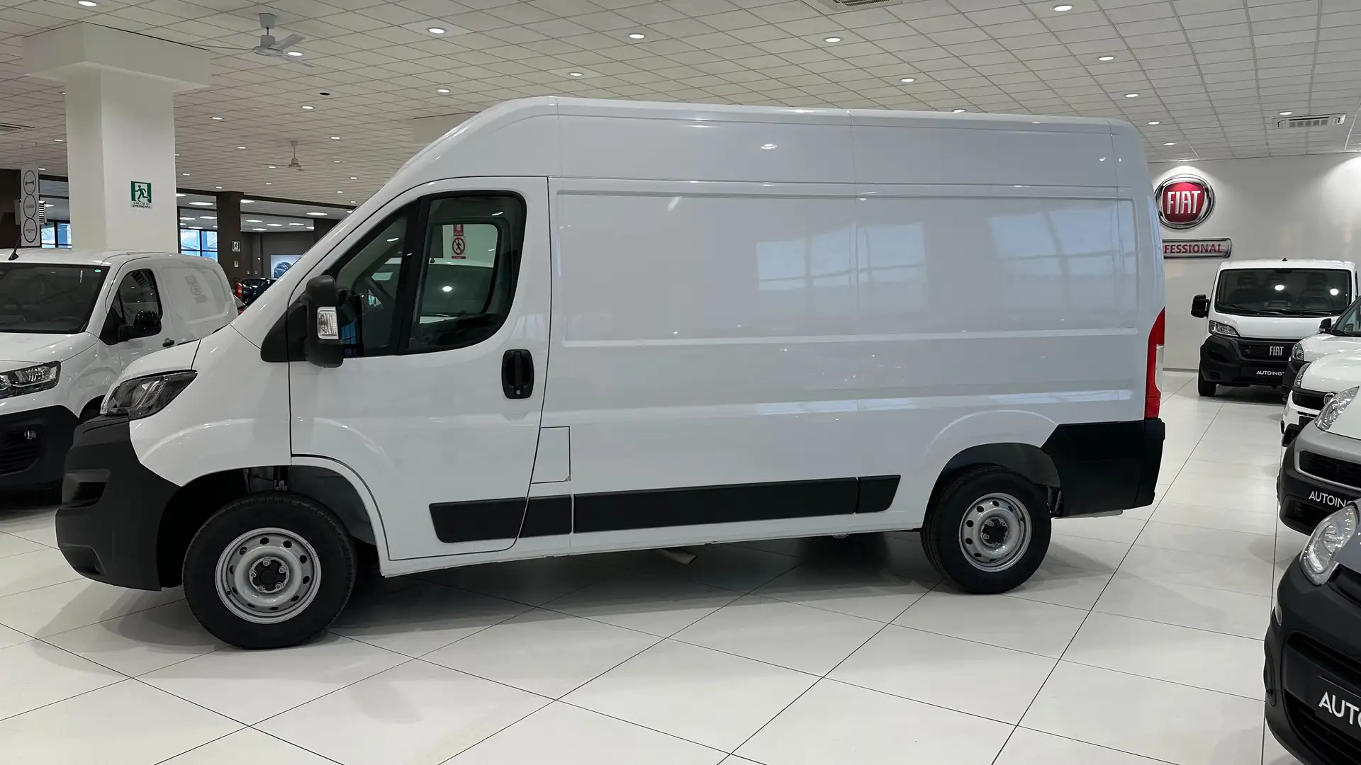 Fiat Ducato MAXI 35 MH2  2.2 Mjt 140CV AT9 Wit - 2