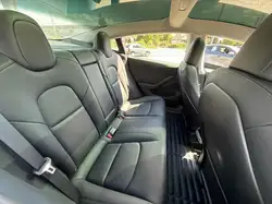 Tesla Model 3 снимка Tesla Model 3