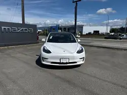 Tesla Model 3 снимка Tesla Model 3