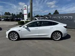 Tesla Model 3 снимка Tesla Model 3