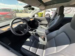 Tesla Model 3 снимка Tesla Model 3