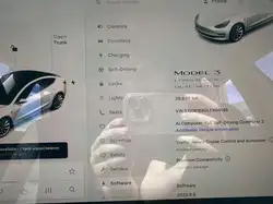 Tesla Model 3 снимка Tesla Model 3