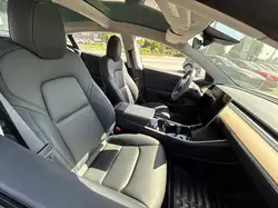 Tesla Model 3 снимка Tesla Model 3