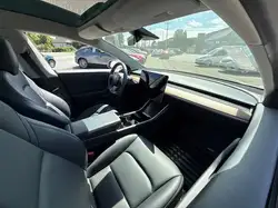 Tesla Model 3 снимка Tesla Model 3