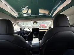 Tesla Model 3 снимка Tesla Model 3
