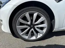 Tesla Model 3 снимка Tesla Model 3
