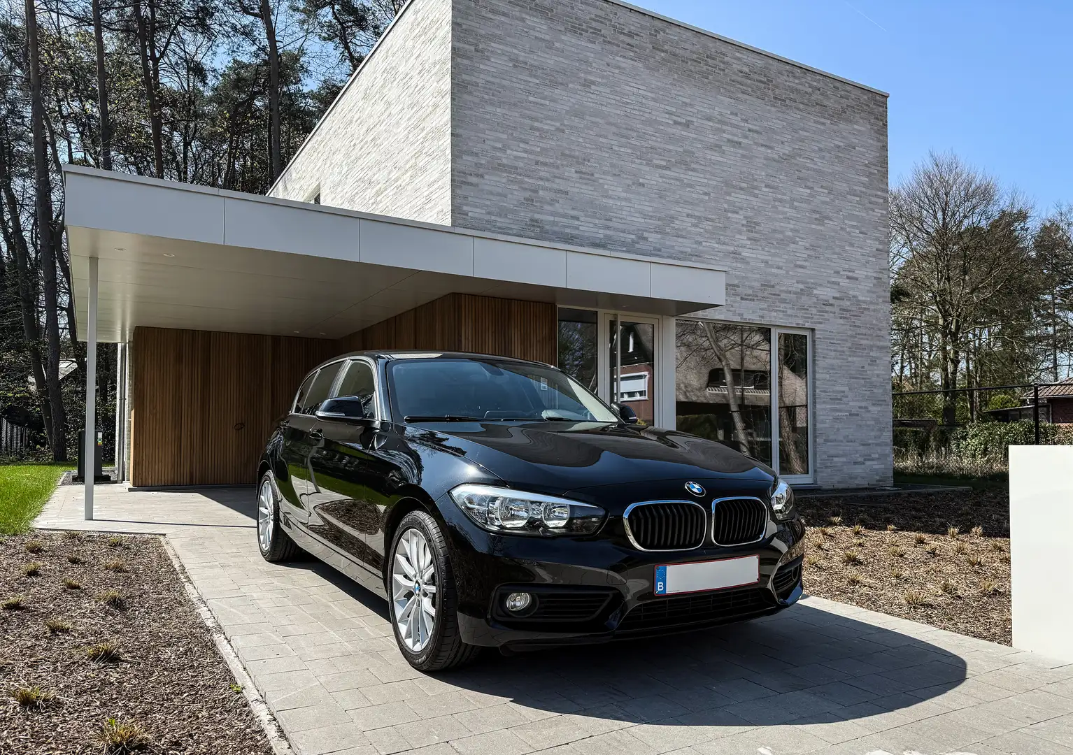 BMW 118 i benzine(2018) 72.950 km /zetelverwarm./ sensoren Zwart - 1